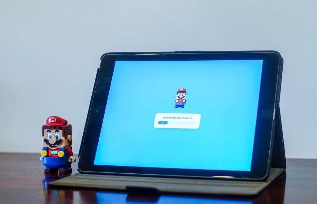 Lego Mario figure & app